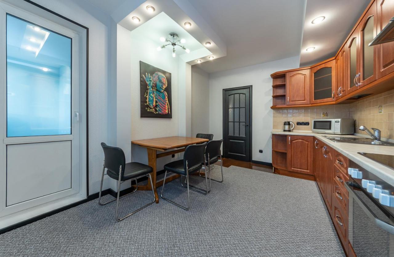 Modern 3 Bedroom Apartment Київ Екстер'єр фото