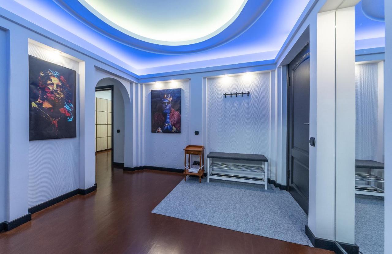 Modern 3 Bedroom Apartment Київ Екстер'єр фото